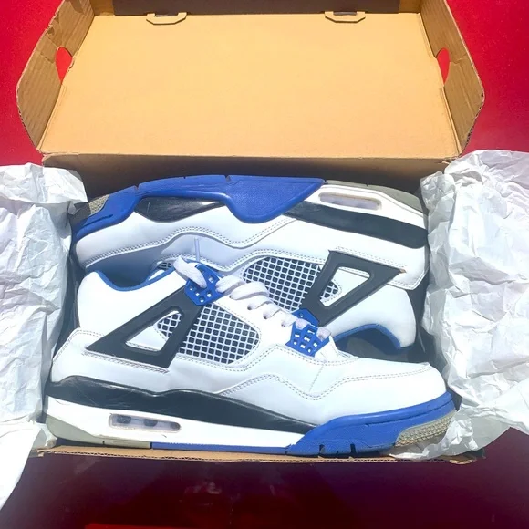 selling these jordan’s 4’s anybody tryna get em? The Air Jordan 4  main image 2